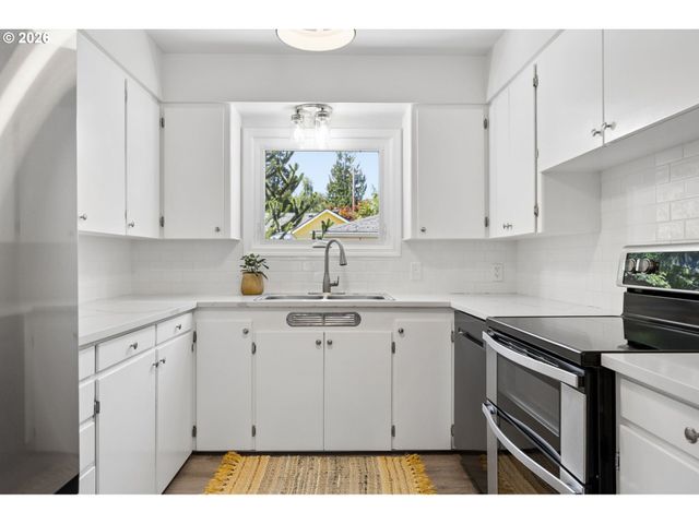 9317 N CALHOUN Ave, Portland, OR 97203