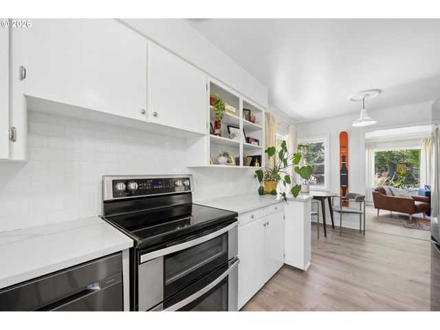 9317 N CALHOUN Ave, Portland, OR 97203