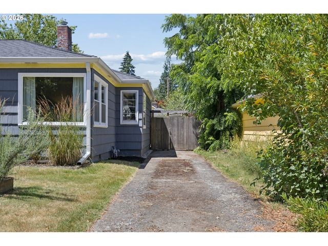 9317 N CALHOUN Ave, Portland, OR 97203