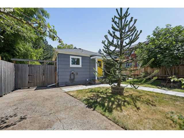 9317 N CALHOUN Ave, Portland, OR 97203