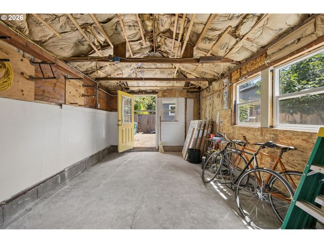9317 N CALHOUN Ave, Portland, OR 97203