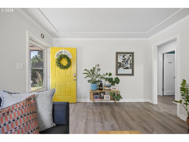 9317 N CALHOUN Ave, Portland, OR 97203