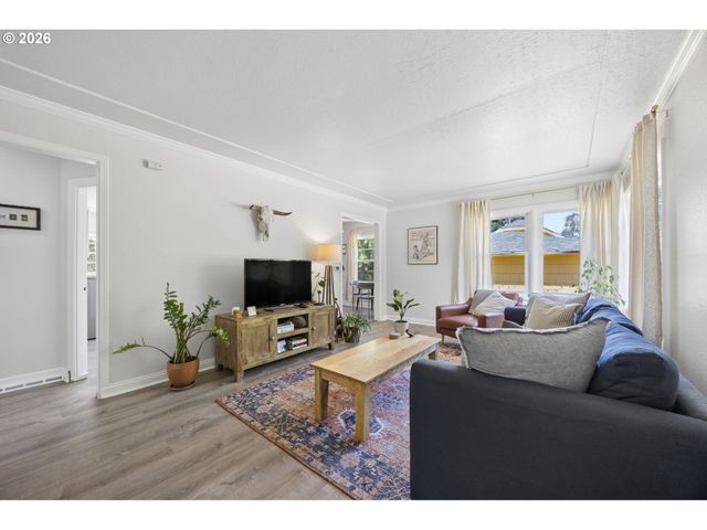 9317 N CALHOUN Ave, Portland, OR 97203