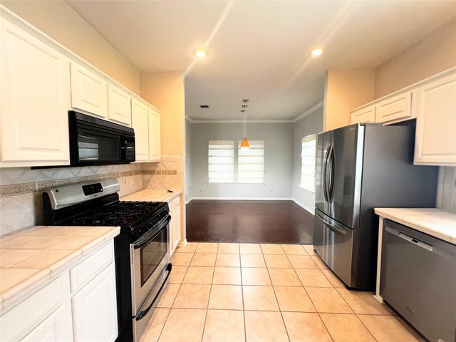 12416 Beartrap LN, Austin, TX 78729