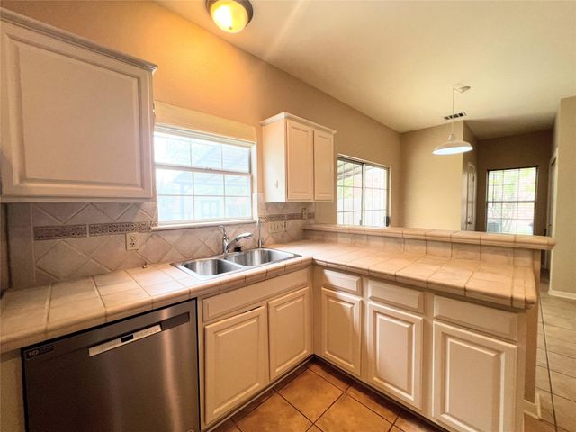 12416 Beartrap LN, Austin, TX 78729