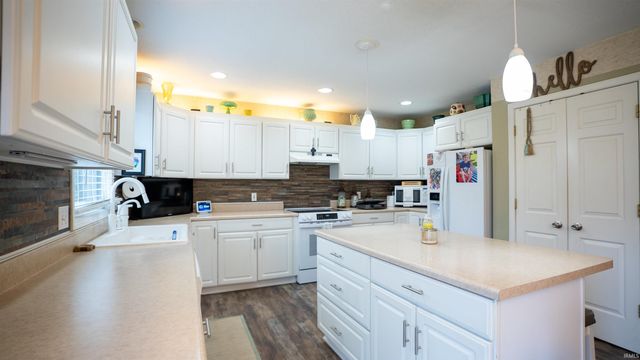 6815 Mapleton Drive, Fort Wayne, IN 46845