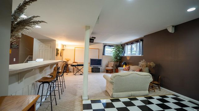 6815 Mapleton Drive, Fort Wayne, IN 46845