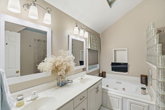 6815 Mapleton Drive, Fort Wayne, IN 46845