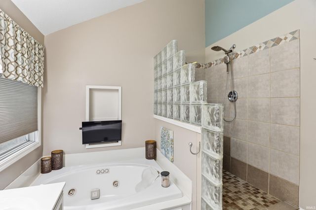 6815 Mapleton Drive, Fort Wayne, IN 46845
