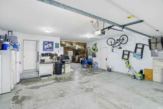 6815 Mapleton Drive, Fort Wayne, IN 46845