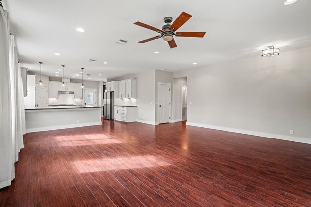 1912 S Church ST, Georgetown, TX 78626