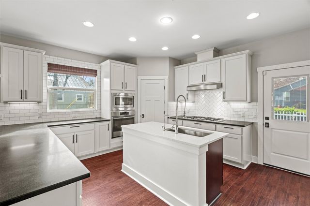 1912 S Church ST, Georgetown, TX 78626