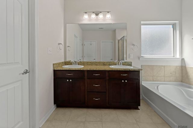 21366 Barnridge Dr, Zachary, LA 70791