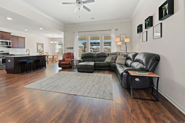 21366 Barnridge Dr, Zachary, LA 70791