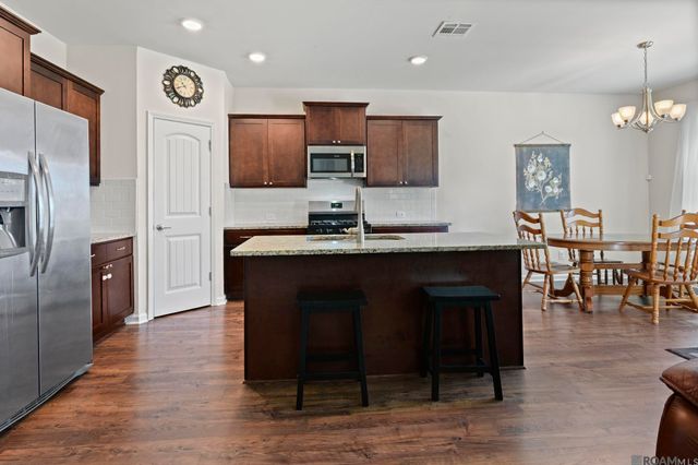 21366 Barnridge Dr, Zachary, LA 70791