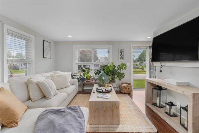 143 Endicott Drive, Warwick, RI 02886