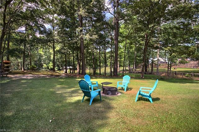 313 Starkwood LN, Hallieford, VA 23068
