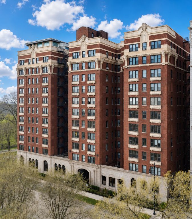 5300 S Shore Drive 44, Chicago, IL 60615