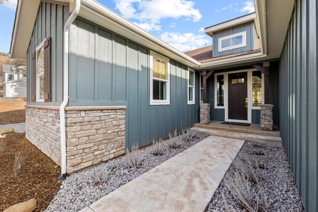 5730 Engleman Spruce Way, Klamath Falls, OR 97601