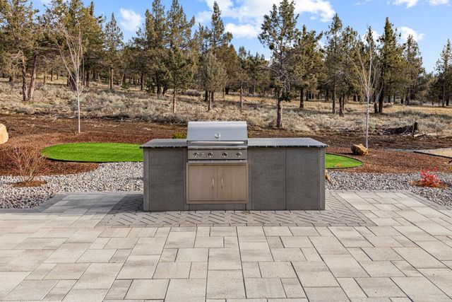 5730 Engleman Spruce Way, Klamath Falls, OR 97601