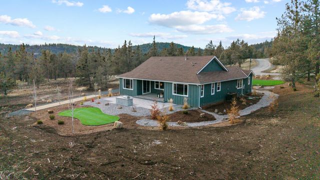 5730 Engleman Spruce Way, Klamath Falls, OR 97601