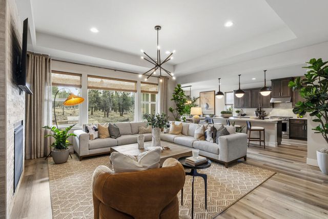 5730 Engleman Spruce Way, Klamath Falls, OR 97601