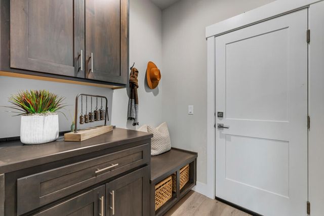 5730 Engleman Spruce Way, Klamath Falls, OR 97601