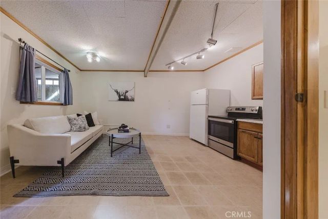 520 N Howard Street, Glendale, CA 91206