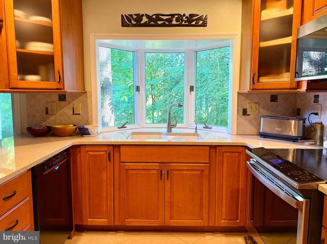 1300 UNIVERSITY DR, Yardley, PA 19067