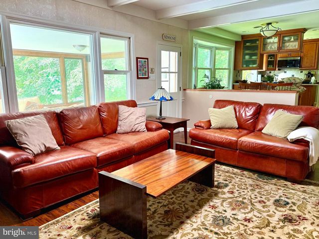 1300 UNIVERSITY DR, Yardley, PA 19067