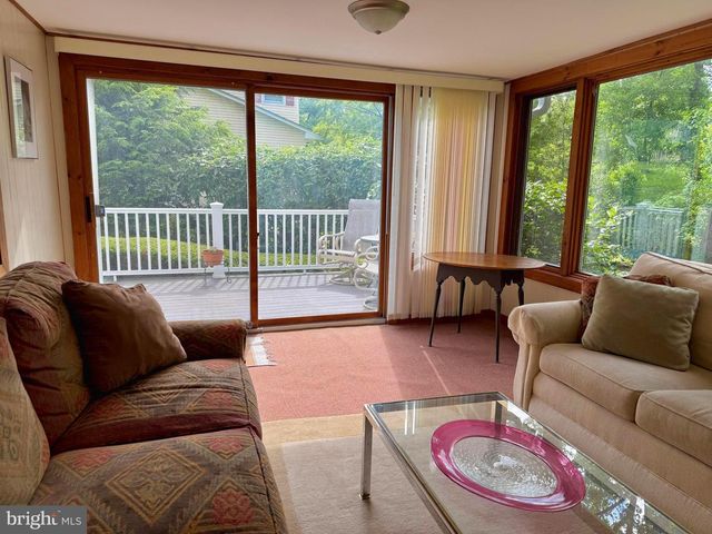 1300 UNIVERSITY DR, Yardley, PA 19067