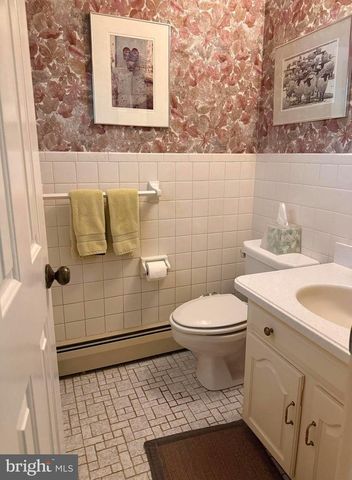 1300 UNIVERSITY DR, Yardley, PA 19067