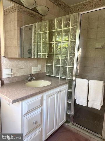 1300 UNIVERSITY DR, Yardley, PA 19067
