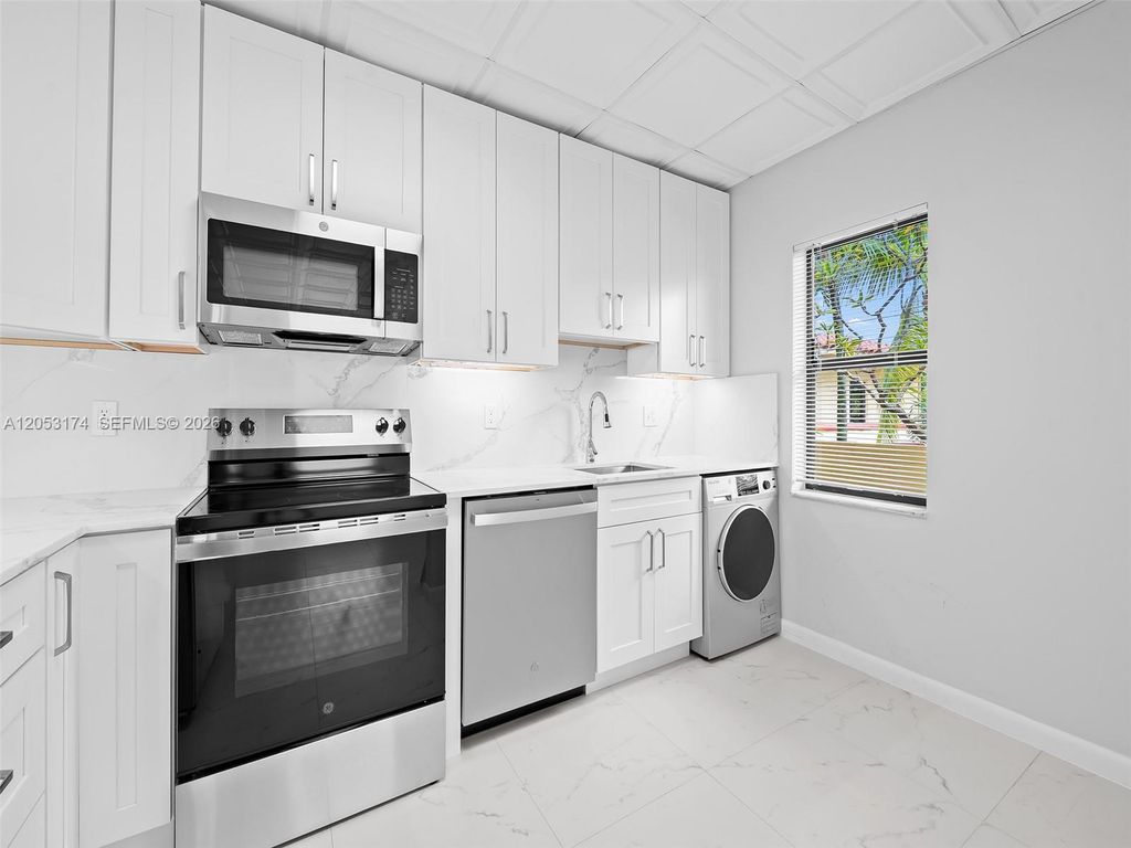 2300 NE 6th Avenue 201, Wilton Manors, FL 33305