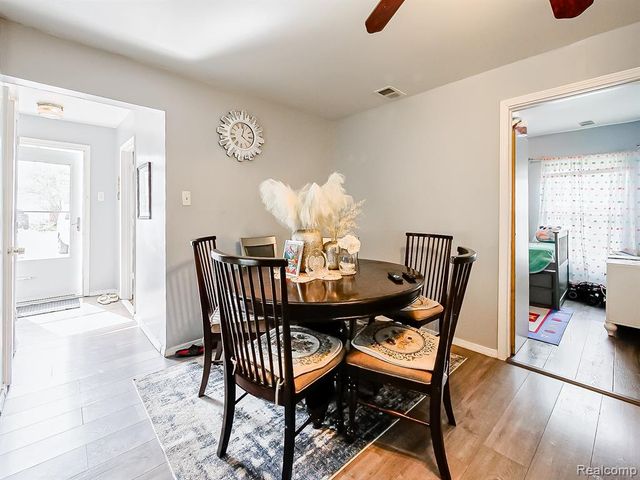 1325 E Lake Drive, Novi, MI 48377
