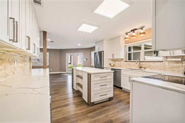 3019 Ramblewood Road, Montgomery, TX 77356