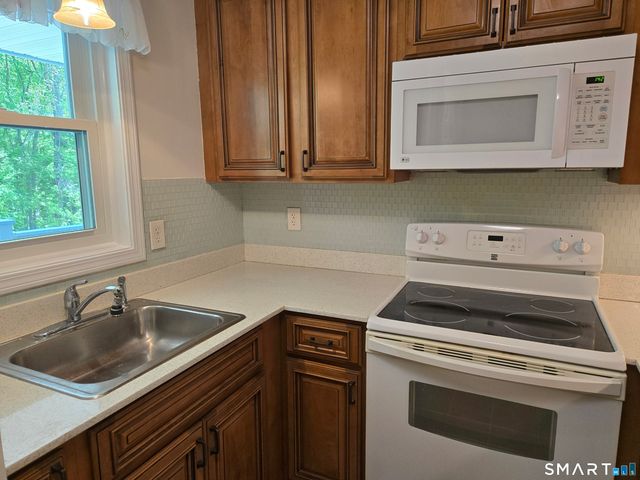 86 Hidden Knolls Circle 86, Monroe, CT 06468