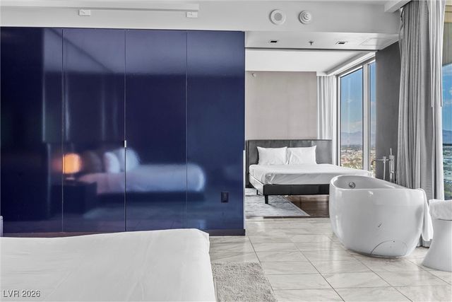 4381 FLAMINGO Road 21302, Las Vegas, NV 89103