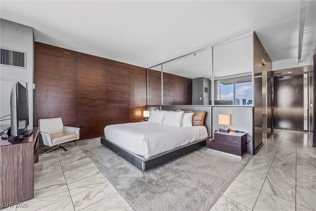 4381 FLAMINGO Road 21302, Las Vegas, NV 89103