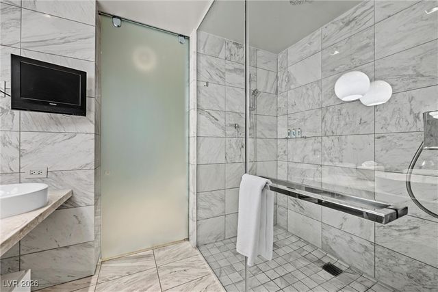 4381 FLAMINGO Road 21302, Las Vegas, NV 89103