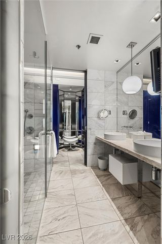 4381 FLAMINGO Road 21302, Las Vegas, NV 89103