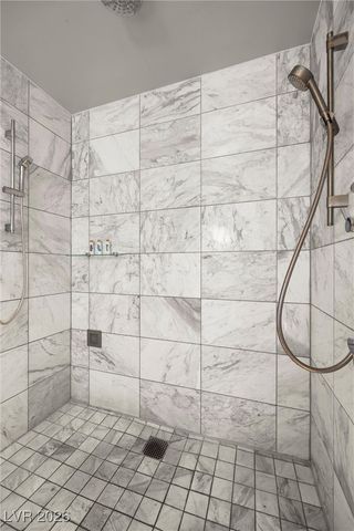 4381 FLAMINGO Road 21302, Las Vegas, NV 89103