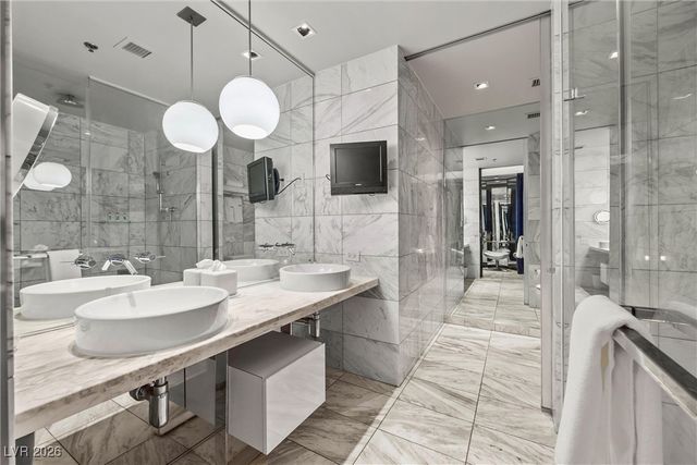 4381 FLAMINGO Road 21302, Las Vegas, NV 89103