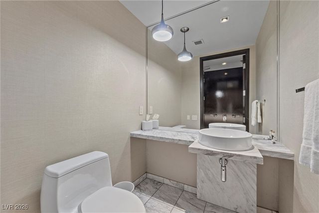 4381 FLAMINGO Road 21302, Las Vegas, NV 89103