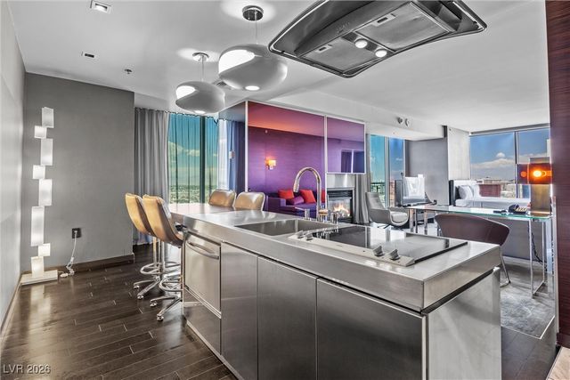 4381 FLAMINGO Road 21302, Las Vegas, NV 89103