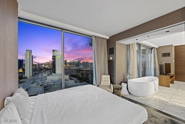 4381 FLAMINGO Road 21302, Las Vegas, NV 89103