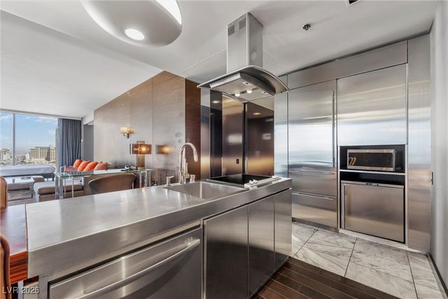 4381 FLAMINGO Road 21302, Las Vegas, NV 89103