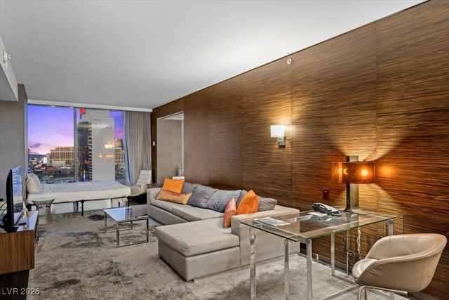 4381 FLAMINGO Road 21302, Las Vegas, NV 89103