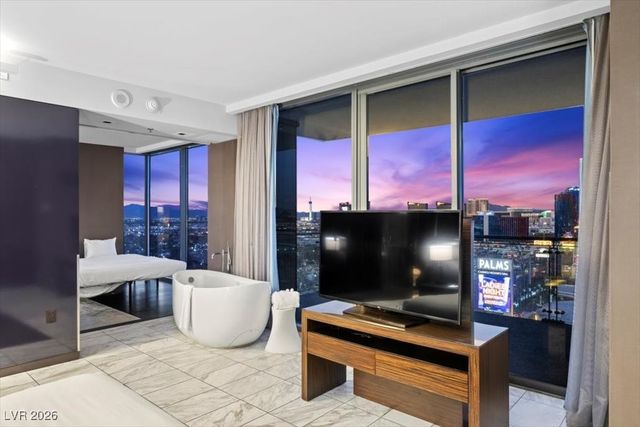 4381 FLAMINGO Road 21302, Las Vegas, NV 89103