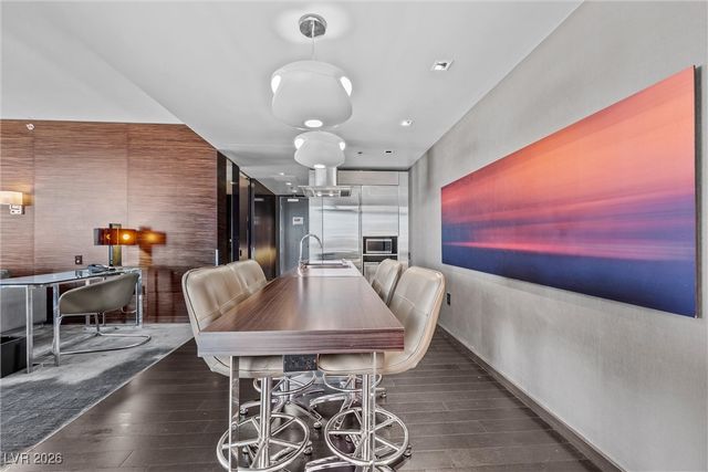 4381 FLAMINGO Road 21302, Las Vegas, NV 89103